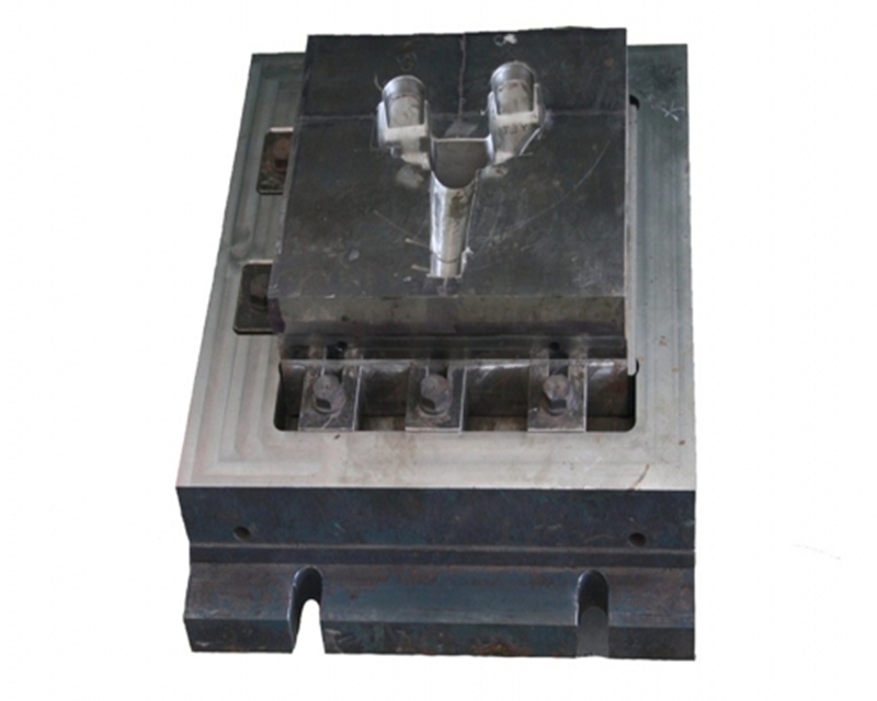 Forging die
