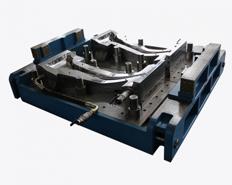 Forging die